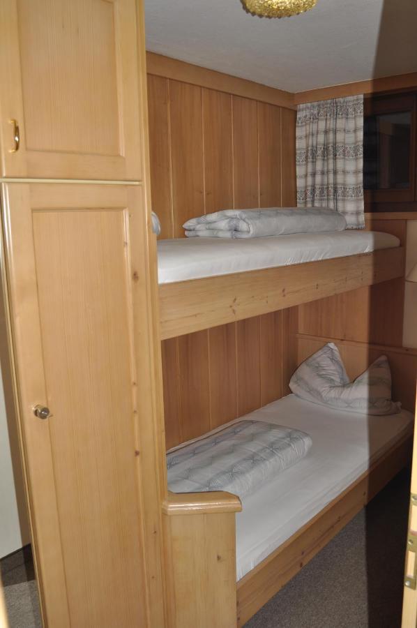 Garni Schwarzenstein Hotel Кампо Турес Екстериор снимка