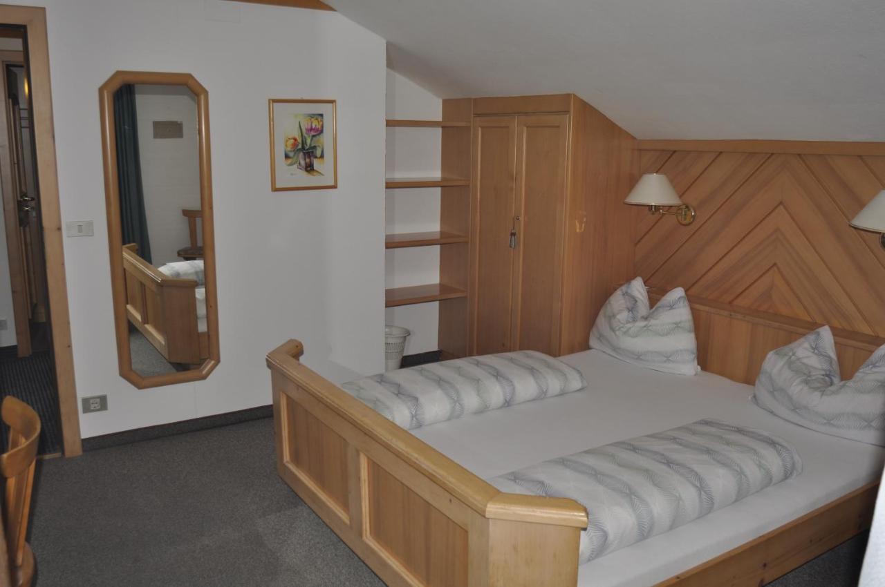 Garni Schwarzenstein Hotel Кампо Турес Екстериор снимка