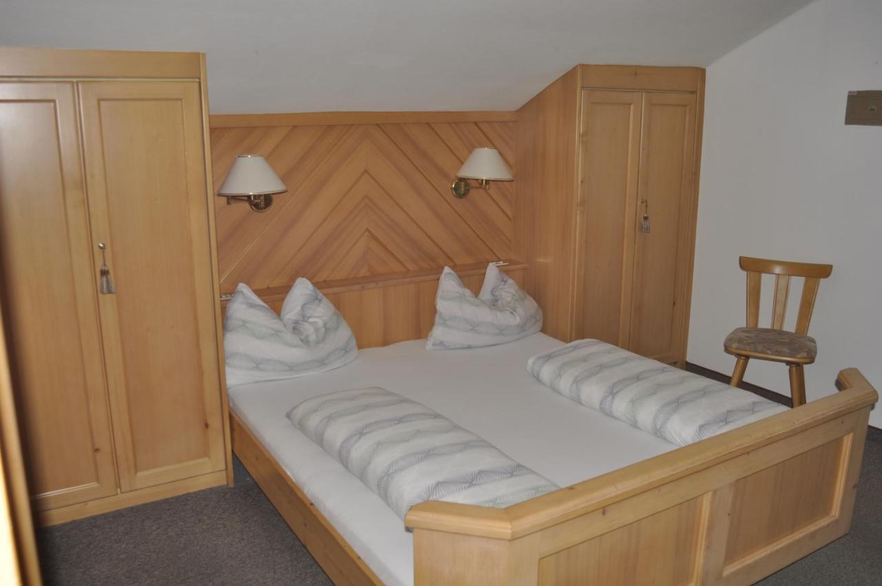 Garni Schwarzenstein Hotel Кампо Турес Екстериор снимка