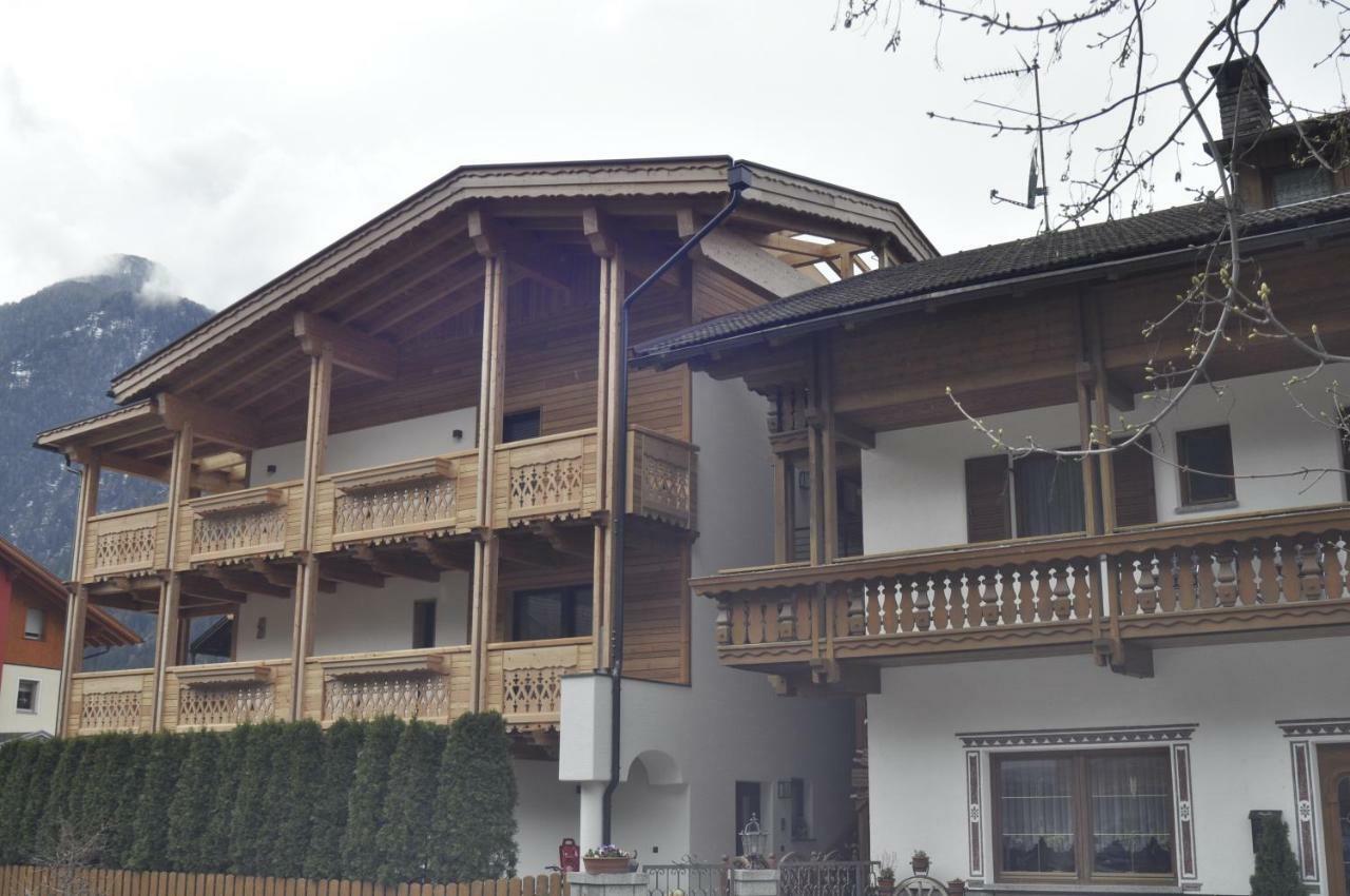 Garni Schwarzenstein Hotel Кампо Турес Екстериор снимка